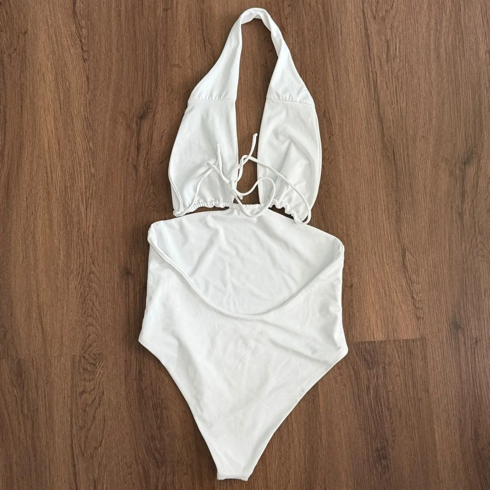 Jade Swim Apex One Piece Halter Cut Out Swimsuit White XL‎ Beach Vacation